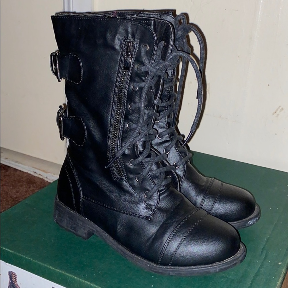 Great diva punk back boots .